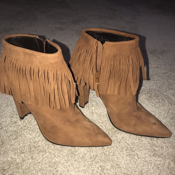 Stuart Weitzman Shoes - New!! Stuart Weitzman tan fringe booties, size 9